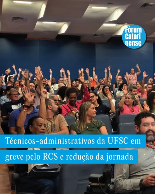 MARCHA DA CLASSE TRABALHADORA (15/04) NA AGENDA DA GREVE DOS TAEs |

No último dia 7 de abril, os Técnicos-administrativos em Educação (TAEs) da UFSC aderiram à greve nacional da categoria pelo Reconhecimento de Saberes e Competências (RCS) e pela jornada de 30 horas para todos os setores. De acordo com a direção do Sindicato de Trabalhadores em Educação da UFSC (Sintufsc), a categoria quer a mudança da Lei 15.367/26 que exclui setores que não fazem atendimento ao público da jornada de 30 horas e critérios de acesso mais amplos ao Reconhecimento de Saberes e Competências (RSC).

O Fórum Catarinense de Defesa do Serviço Público, que reúne cerca de 30 entidades do estado que representam categorias do setor nas três esferas, se solidariza e apoia a luta dos TAEs da @universidadeufsc e das demais instituições de ensino superior públicas do país. A luta por mais investimento nas universidades públicas é a luta por um ensino superior gratuito e de qualidade para toda a população brasileira.

A greve foi deflagrada porque a categoria entendeu que o acordo firmado com o Governo Federal no ano passado não foi cumprido de forma integral. A mobilização é organizada por meio da Federação de Sindicatos de Trabalhadores Técnicos-administrativos em Instituições de Ensino Superior Públicas do Brasil (@fasubrasindical) e de um Comando Nacional de Greve (CNG) desde meados do último mês de março e já conta com a participação de cerca de 50 entidades de ensino superior públicas de todo o país.

Entre as atividades nacionais da greve dos TAES está a participação na Marcha da Classe Trabalhadora no próximo dia 15 de abril em Brasília. A concentração da manifestação acontece a partir das 8h da manhã, em frente ao Teatro Nacional, onde também é realizada a Conferência da Classe Trabalhadora (Conclat), a partir das 9h. Às 10h30, a Marcha vai em direção à Esplanada dos Ministérios e na parte da tarde, representantes das Centrais Sindicais entregam pauta para o presidente @lulaoficial.
