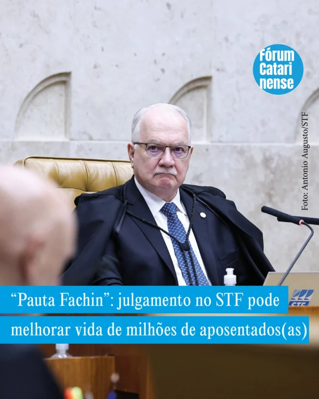 DECISÃO ACABA COM CONTRIBUIÇÃO PREVIDENCIÁRIA PARA BENEFÍCIOS MENORES QUE TETO DO INSS |

“Caro presidente do STF, Ministro Edson Fachin, paute o julgamento das ADIs que proíbem a cobrança previdenciária da parcela dos benefícios de aposentadas e aposentados inferiores ao teto do INSS!”. 

Para pressionar o Supremo Tribunal Federal (STF) a mudar a vida de milhões de aposentadas e aposentados em todo o país, envie, agora, a mensagem acima para o WhatsApp do STF clicando no link “Pauta Fachin” na bio deste perfil!

As Ações Diretas de Inconstitucionalidade (ADIs) que impedem a cobrança previdenciária sobre valores de aposentadorias inferiores ao teto do INSS (R$ 8.475,55) já possuem maioria consolidada no STF, mas seguem paradas há um ano e meio. A última movimentação aconteceu no dia 23 de outubro de 2024, quando o ministro Gilmar Mendes devolveu o processo depois de um pedido de vista.

Contudo, o ministro Edson Fachin, presidente do STF desde setembro de 2025 e autor do voto divergente que consolidou a maioria favorável às ADIs, ainda não pautou o julgamento das ações. Por isso, as cerca de 30 entidades que representam trabalhadoras e trabalhadores dos serviços públicos das três esferas em Santa Catarina, reunidas no Fórum Catarinense de Defesa do Serviço Público, estão na campanha “Pauta Fachin”.

#GovernoSC #JorginhoMello #FórumCatarinense #ServiçoPúblico #ChegaDeConfisco #ConfiscoNÃO #STF #PautaFachin